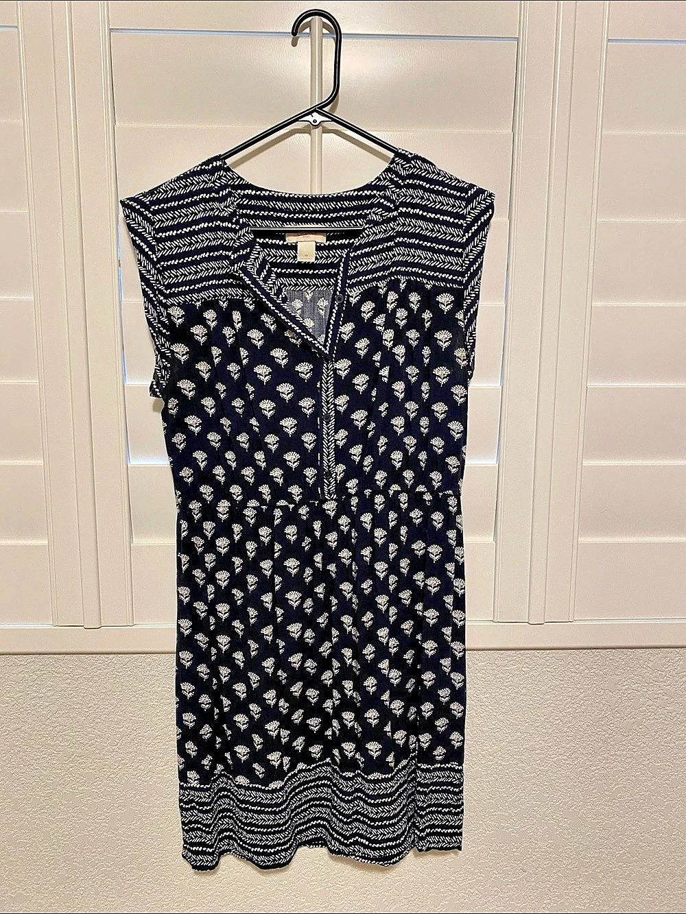 LOFT Floral Dress in Navy Blue & White Size Medium
